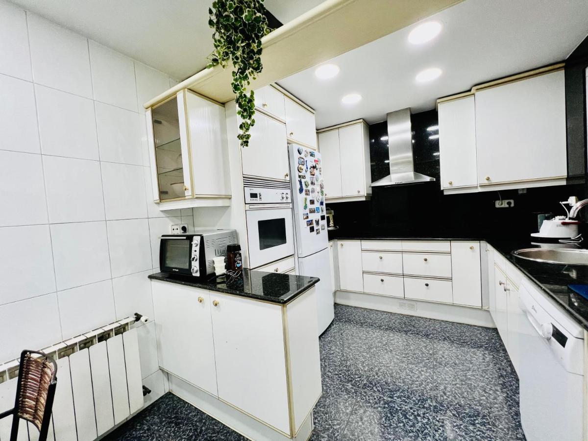 Your Second Home In Barcelona With Private Room And Private Bathroom Close To Montjuic, Pl Espana, La Rambla, Ferry Port Εξωτερικό φωτογραφία